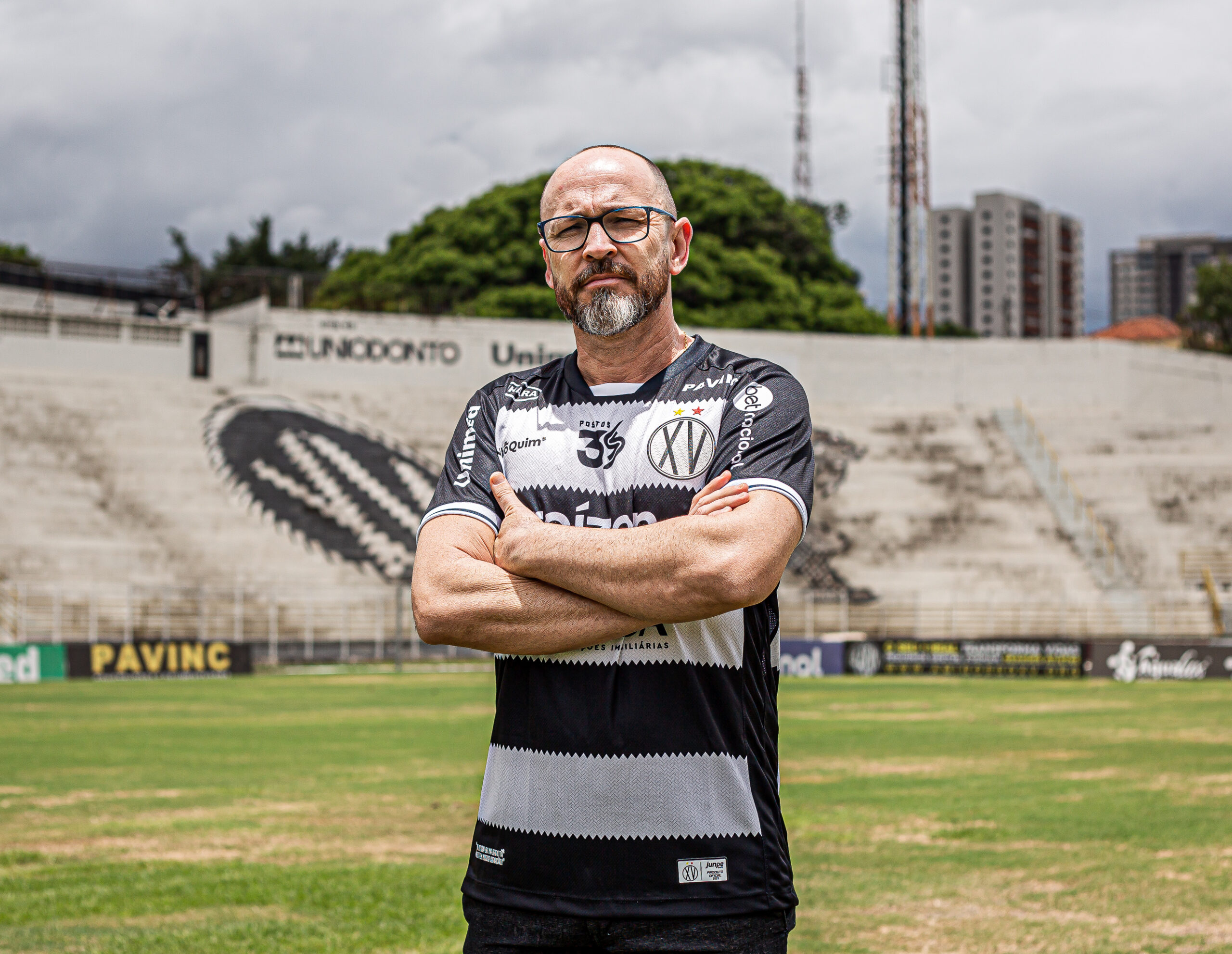 Detentor de dois acessos pelo clube, técnico Moisés Egert inicia sua terceira passagem pelo XV de Piracicaba; Ademir Bertoglio é o novo gerente de futebol 